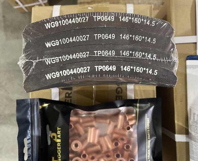 Накладка тормозная передняя короткая ширина 160 HOWO WG9100440027 TiggerPart фото 2