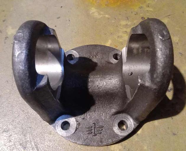 Фланец карданного вала D180mm 4 отверстия, под крест. d-68 (внутренние стопора) 1С31211 TiggerPart фото 1