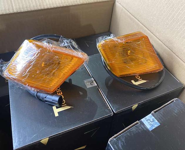 Фонарь поворотник SHAANXI X3000 левый на крыло DZ97189721330 TiggerPart фото 1