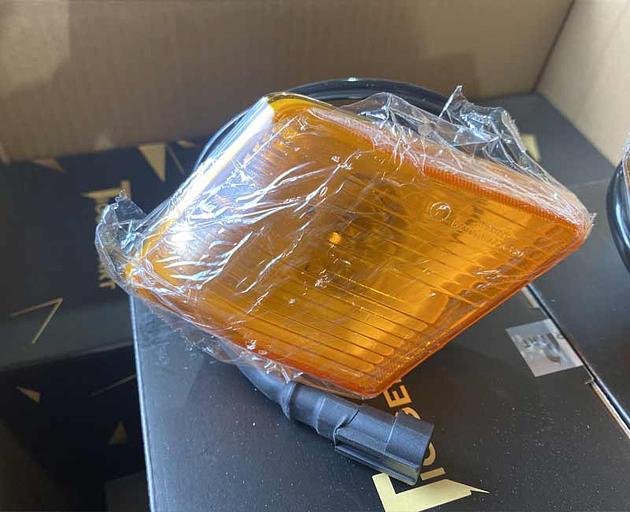 Фонарь поворотник SHAANXI X3000 левый на крыло DZ97189721330 TiggerPart фото 2