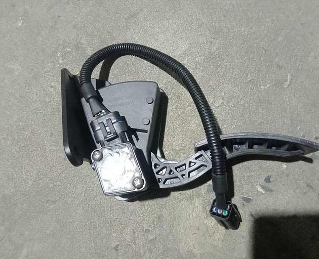 Electronic gas pedal SHACMAN X3000 (with CUMMINS internal combustion engine) DZ97189570286 фото 2