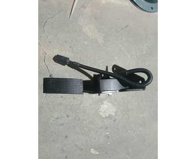 Педаль газа электронная SHACMAN X3000 (с ДВС WEICHAI) DZ97189570283 фото 1