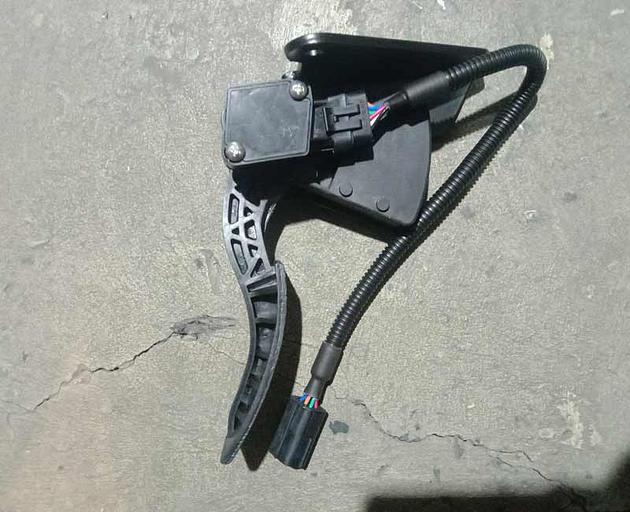 Педаль газа электронная SHACMAN X3000 (с ДВС WEICHAI) DZ97189570283 фото 2