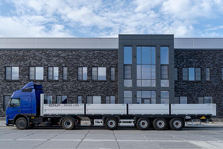 Бортовой полуприцеп 13,62 м с вынесенной осью 914295-06 фото 1