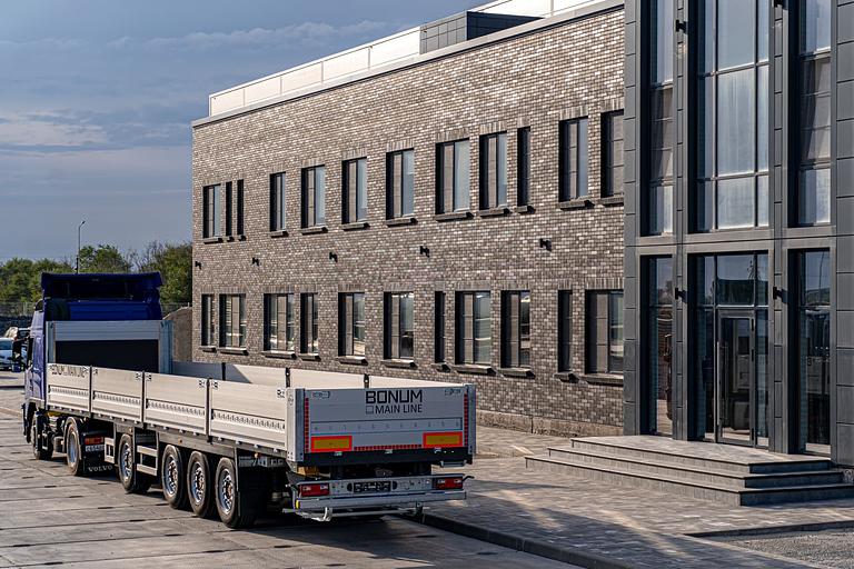 Бортовой полуприцеп 13,62 м с вынесенной осью 914295-06 фото 2