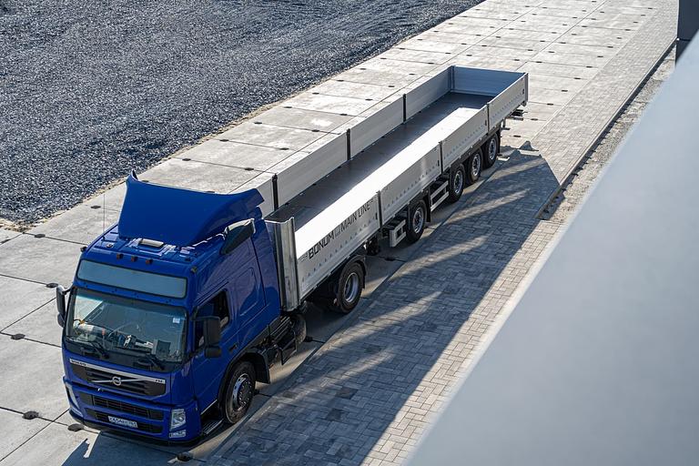 Бортовой полуприцеп 13,62 м с вынесенной осью 914295-06 фото 5