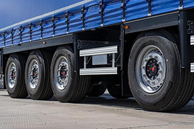 Шторный полуприцеп 13,62 м с вынесенной осью 914295-04 фото 4