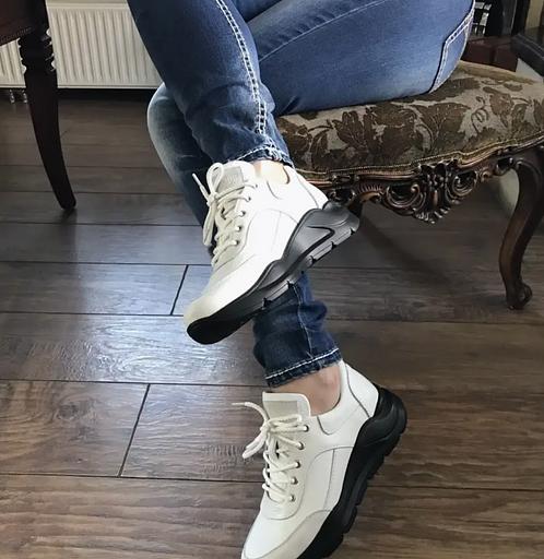 Кроссовки кожаные BuzShoes белые на толстой подошве ОПТ фото 1