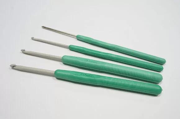 Set of aluminum crochet hooks with polymer coating фото 1