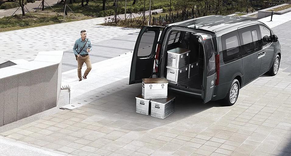 Минивэн Hyundai STARIA фото 3