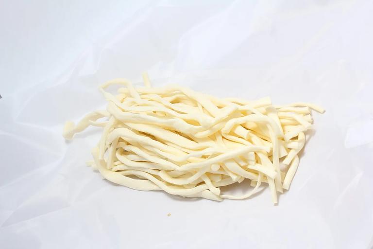 Сыр спагетти «Деревенский» 1 кг (вакуумная упаковка) ОПТ фото 1