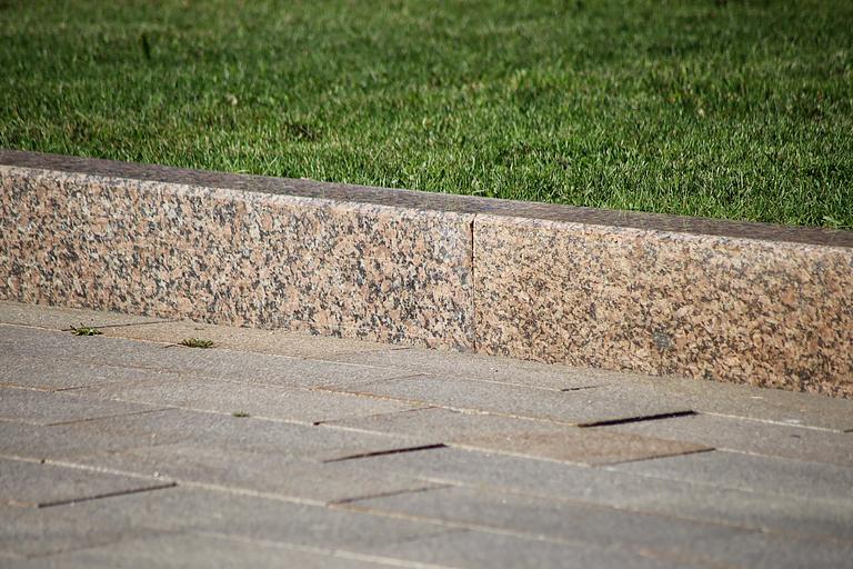 Гранитный бордюр ГП2 ОПТ фото 1