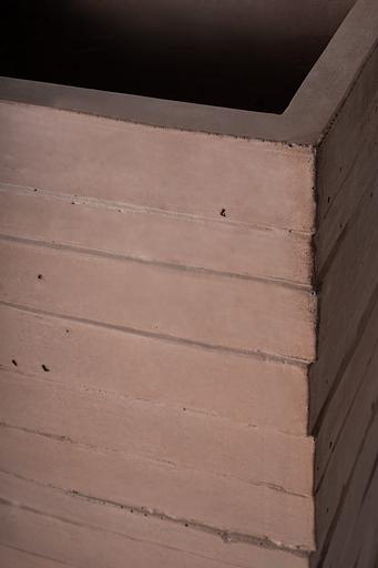 Цветочный вазон из архитектурного бетона СтаркБет «Камелия» 50 л ОПТ фото 5