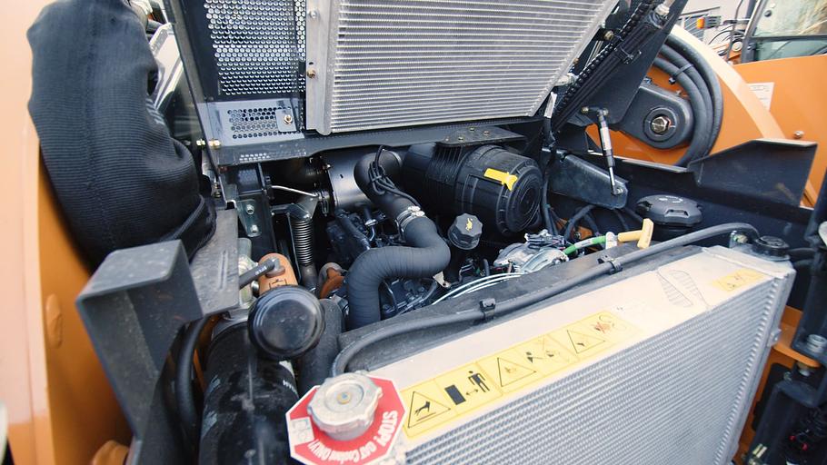 Мини-погрузчик колёсный CASE SV250B фото 7