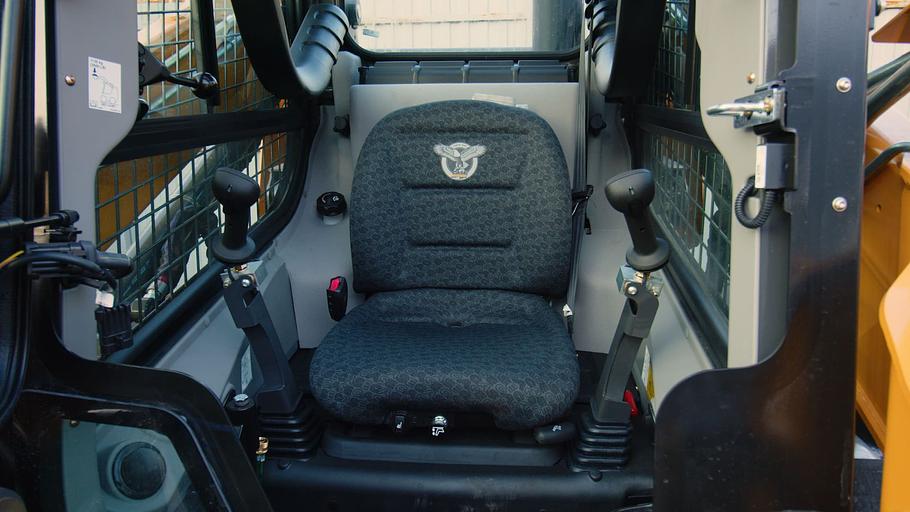 Мини-погрузчик колёсный CASE SV250B фото 8