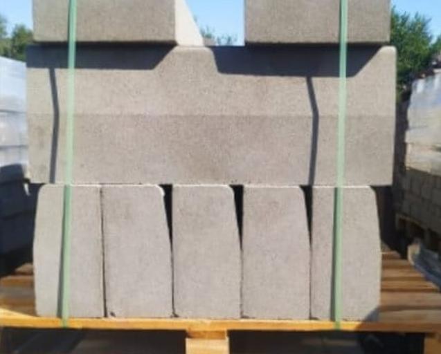 Бордюр дорожный песчаный Строй мастер БР 100.30.15 серый фото 1