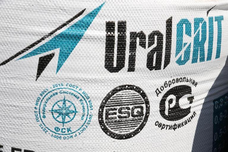 Купершлак 0,5–3,0 «Уралгрит», крупная фракция абразивный порошок фото 1