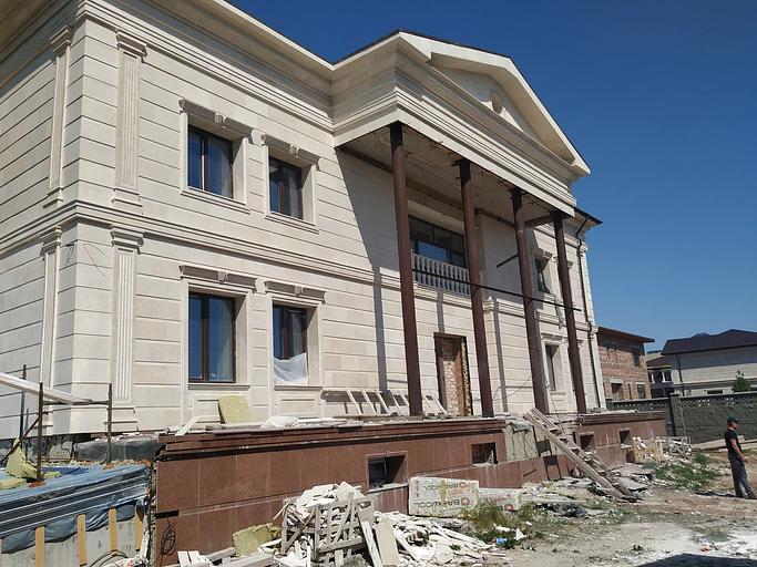 Изготовление и монтаж карнизов, молдингов, обрамлений из травертина фото 5