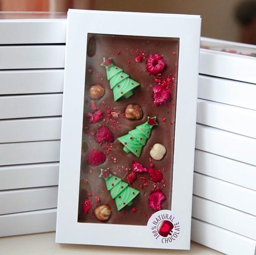 Молочный шоколад ручной работы Chocolove с малиной и фундуком фото 1