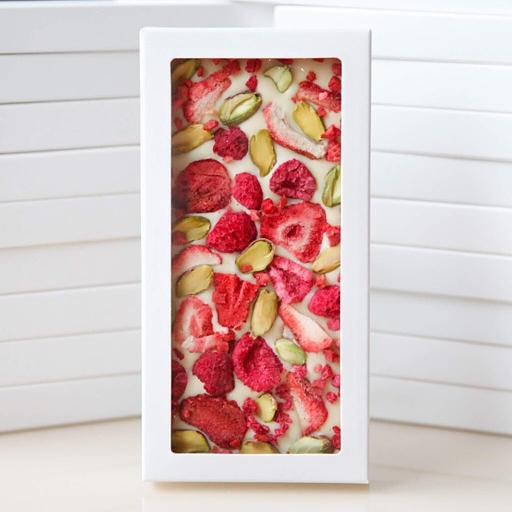 Белый шоколад ручной работы Chocolove с клубникой, малиной и фисташкой фото 1