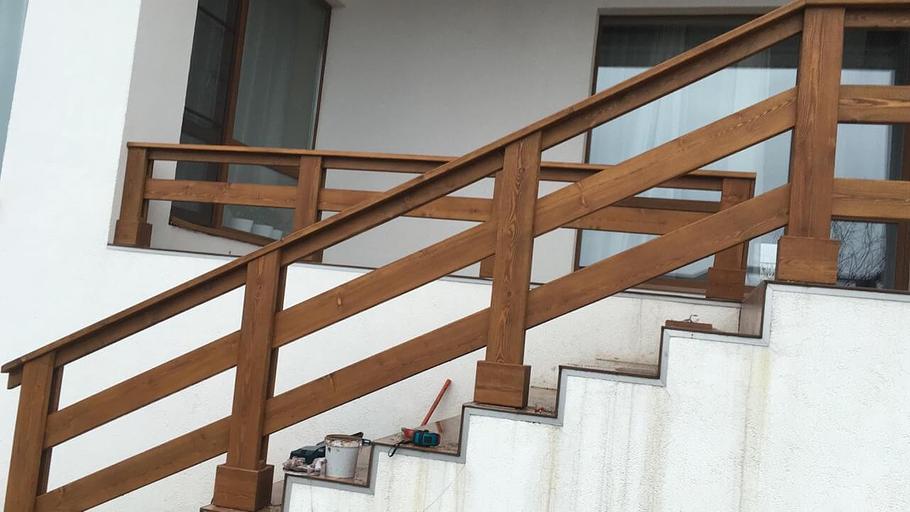 Изготовление и монтаж деревянных перил фото 3