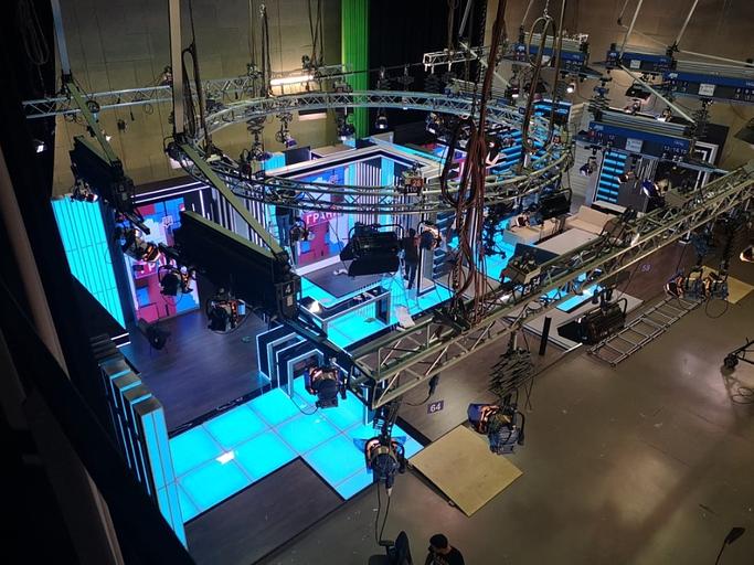 Застройка телевизионных студий и выставочных стендов фото 3