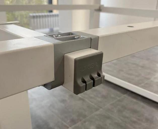 Стол менеджера (бенч-системы) на 4 человека с разделительным экраном, под заказ. фото 4