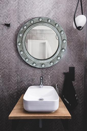 Зеркало в раме яркая сталь фото 1