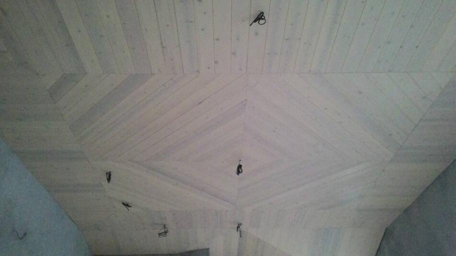 Отделка потолка деревом фото 5