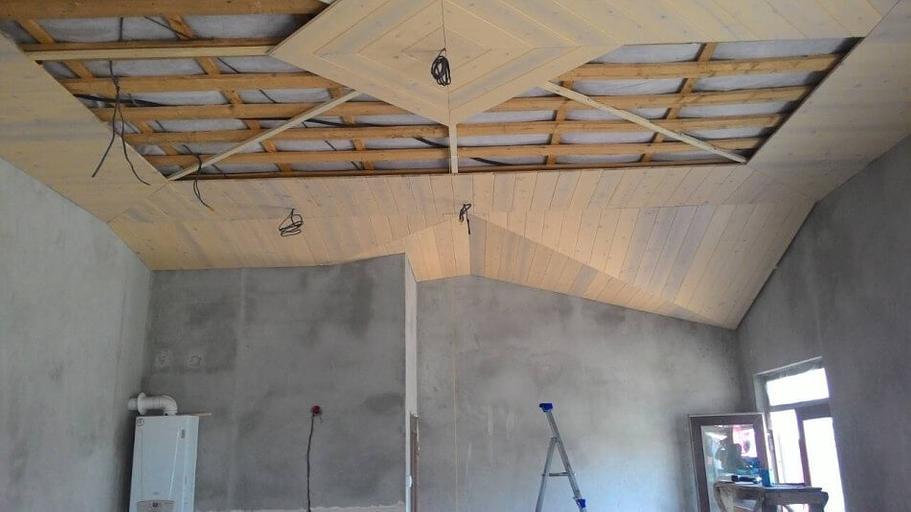 Отделка потолка деревом фото 7