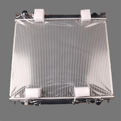 Радиатор охлаждения двигателя SM-MR126103 MR126103/MR126102 4M40 PE8W SUMOMOTO фото 1