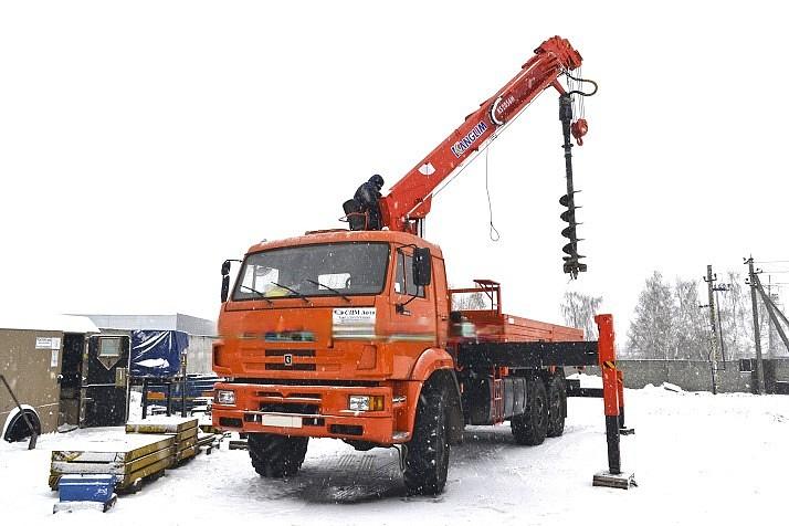 Камаz 43118 с КМУ Kanglim KS2056H с буром фото 1