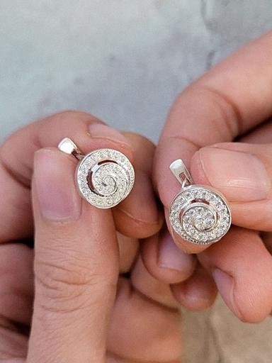 Серебряные серьги спираль из фианитов фото 3