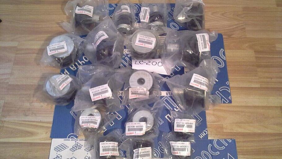 Подушки кузова комплект Toyota land Cruiser-200 фото 1