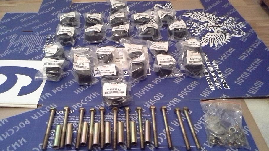 Подушки кузова Mitsubisho Pajero 46, 44,43 кузов с болтами фото 1