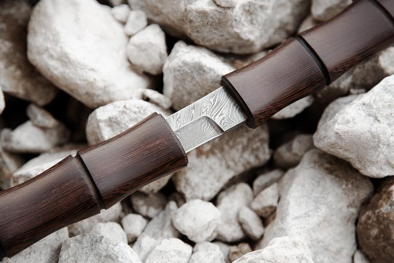 Нож Танто из дамасской стали c подставкой фото 2