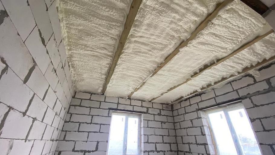 Утепление пеной ППУ (пенополиуретаном) фото 2