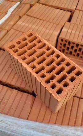 Кирпич строительный полнотелый М200 фото 1