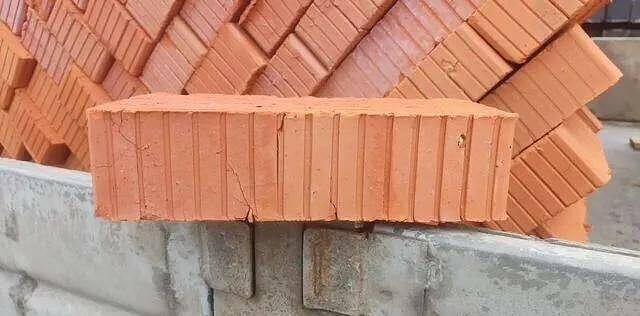 Кирпич строительный полнотелый М300 фото 4