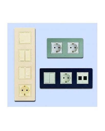 Рамка на 2+2+2 модуля (трехместная) белая DKC 75013W RAL9010 фото 1