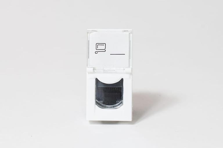 Розетка информационная UTP 1хRJ45 22 5х45 cat5e 200006 фото 1