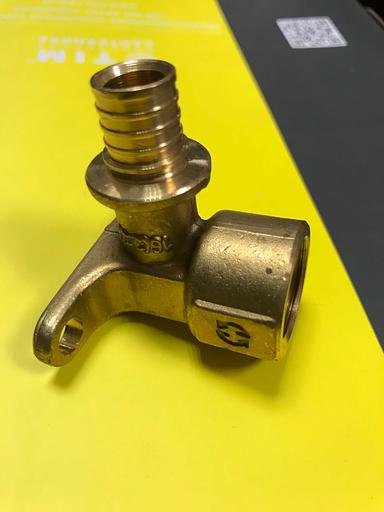 Установочный угол 16 х 1/2 ВР фото 1