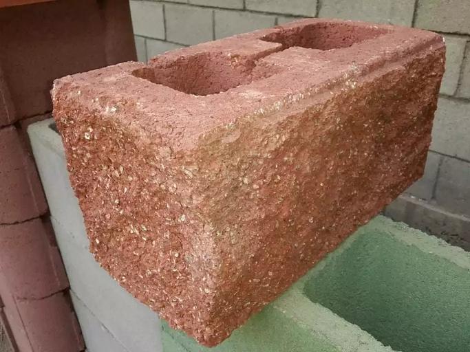 Рваный Г-образный блок 190х190х390 мм (цветной) ОПТ фото 1