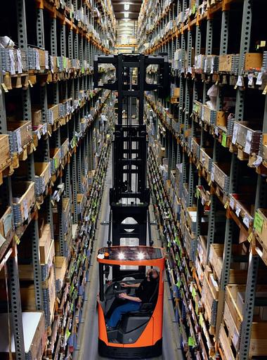 Штабелер узкопроходной Toyota VRE125 Vector, серия R, без подъема кабины фото 1