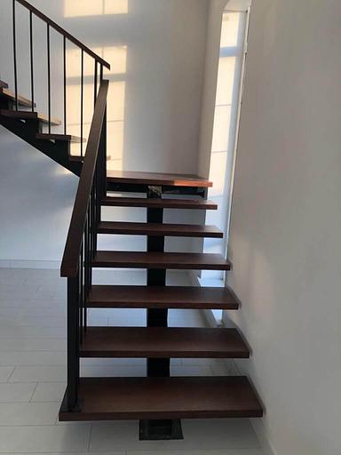 Лестница на монокосоуре Г-образная под заказ фото 1