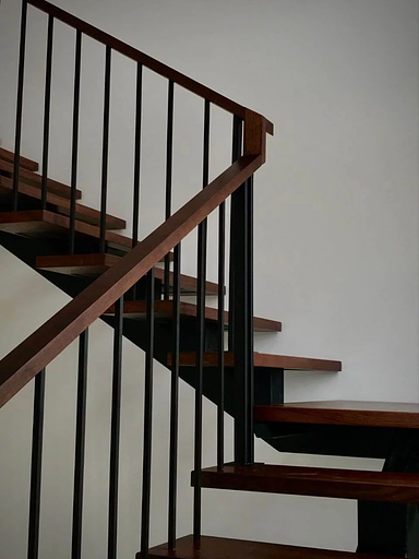 Лестница на монокосоуре Г-образная под заказ фото 6