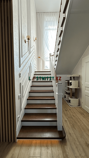 Лестница П-образная с деревянным ограждением под заказ фото 1