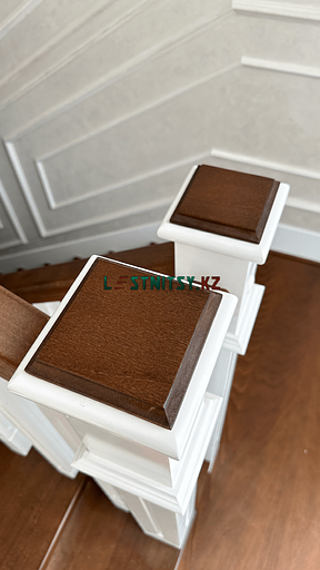 Лестница П-образная с деревянным ограждением под заказ фото 6