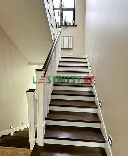 Лестница П-образная на каркасе из монолитного бетона под заказ фото 1