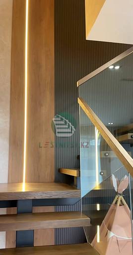 Лестница с металлическим каркасом на монокосоуре под заказ фото 4